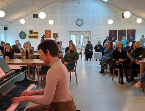 80 klappede for kvinderne 8. marts