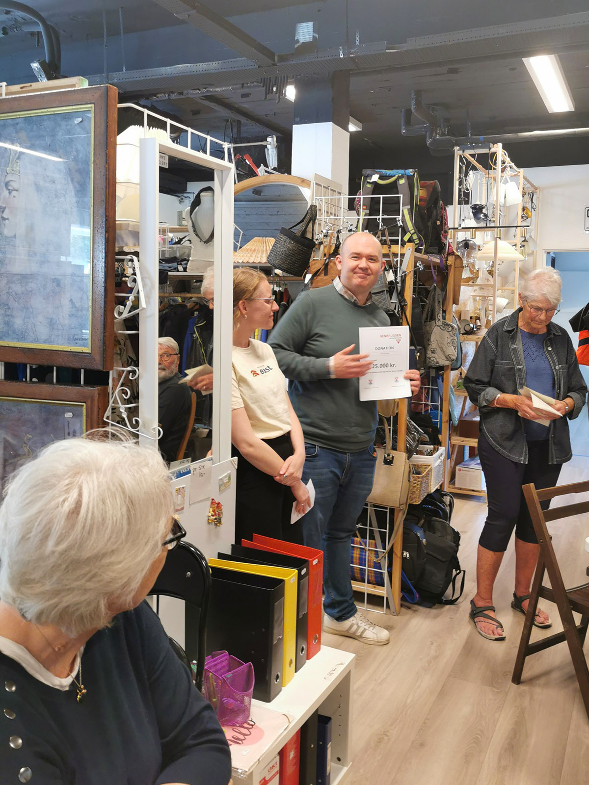 YsMen-Frederikshavn-donation-Ukraine-2 Mission East har modtaget en donation på 25.000 kr. fra Y’s Men’s Club Frederikshavn og Fladstrand, som gør det muligt for ukrainske krigsveteraner at genopbygge hjem for nogle af de mest sårbare borgere i Ukraine.