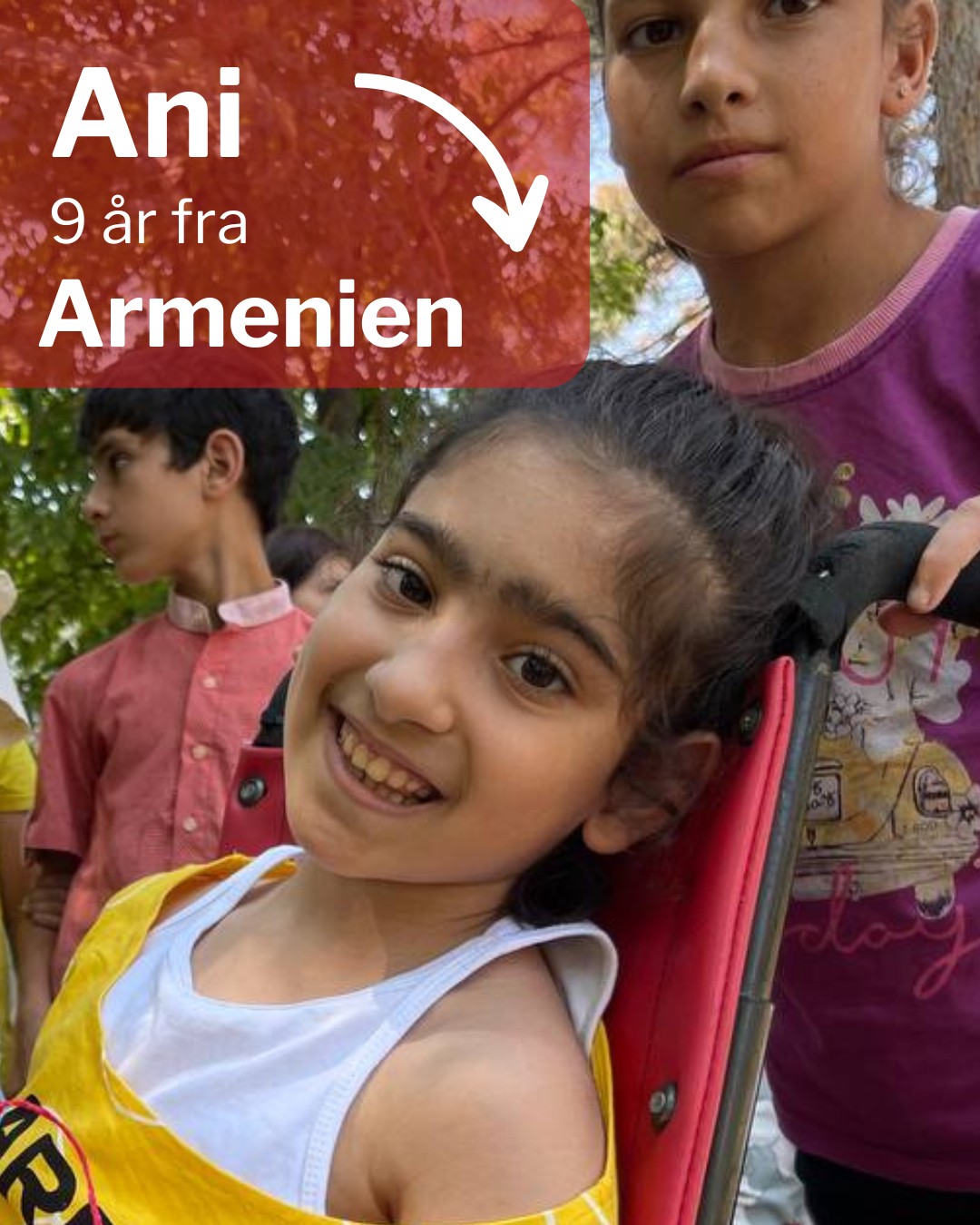 Niårige Ani er kørestolsbruger. Sidste år deltog hun i en inkluderende sommerlejr.